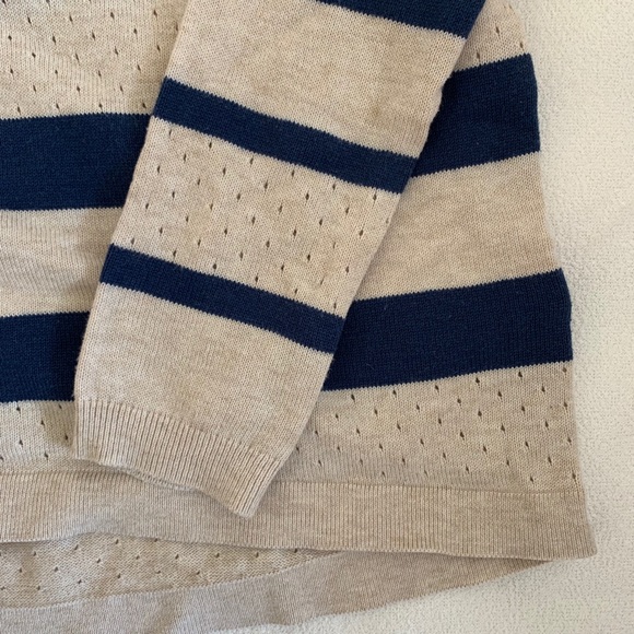 Gap cream and blue sweater - Picture 3 of 4